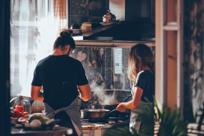 1. Kook een diner voor hem/haar